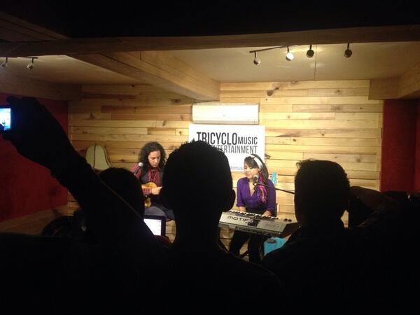 AlterBooking's tweet photo. Empezamos el showcase de @marymarpop ... Artista @PRODISC_MEXICO http://t.co/Dff4XWtzSA
