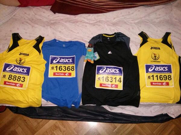 JalvarBurgos's tweet photo. Liturgia previa a la Media de Madrid... @alcalde84 @icuefue @M_A_Corrales que la fuerza nos acompañe ...#gas #running http://t.co/PiT8blhOoO