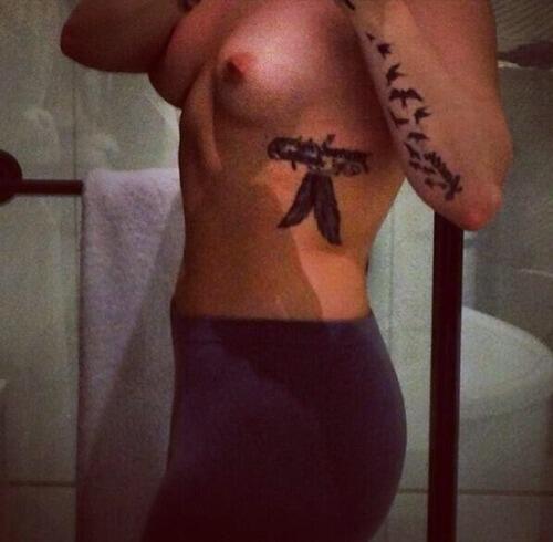 BieberFs7's tweet photo. Demi é você? o.O http://t.co/rbdR6NvkSs