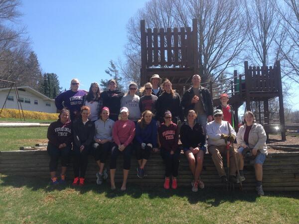 VTPiBetaPhi's tweet photo. We had such a great time participating in @TheBigEventatVT today! #ServantLeadership #UtProsim http://t.co/Hg7ov3blQS