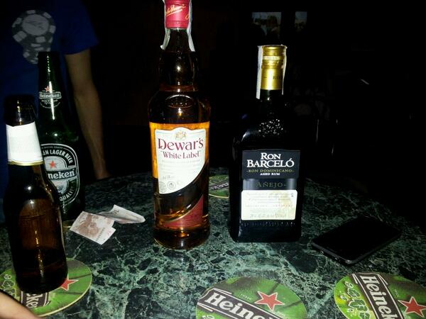 monideluxe's tweet photo. Comenzamos la noche.@adrimirabel @PiXurri13 @oski_6 @Lauragema_6 @Fernekpucioo @Pastelito_dani @karke_7 http://t.co/8AoW9VkMgo