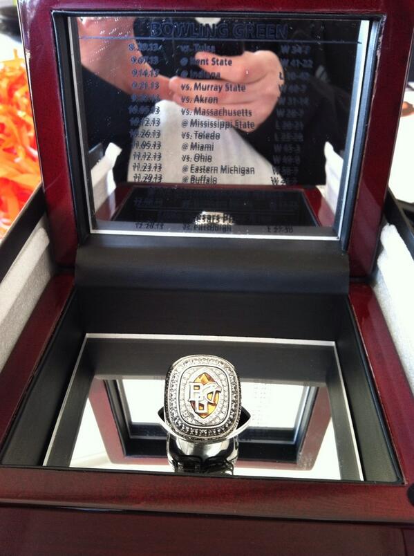 kerryleejones's tweet image. Football #MACChamps #ringtime