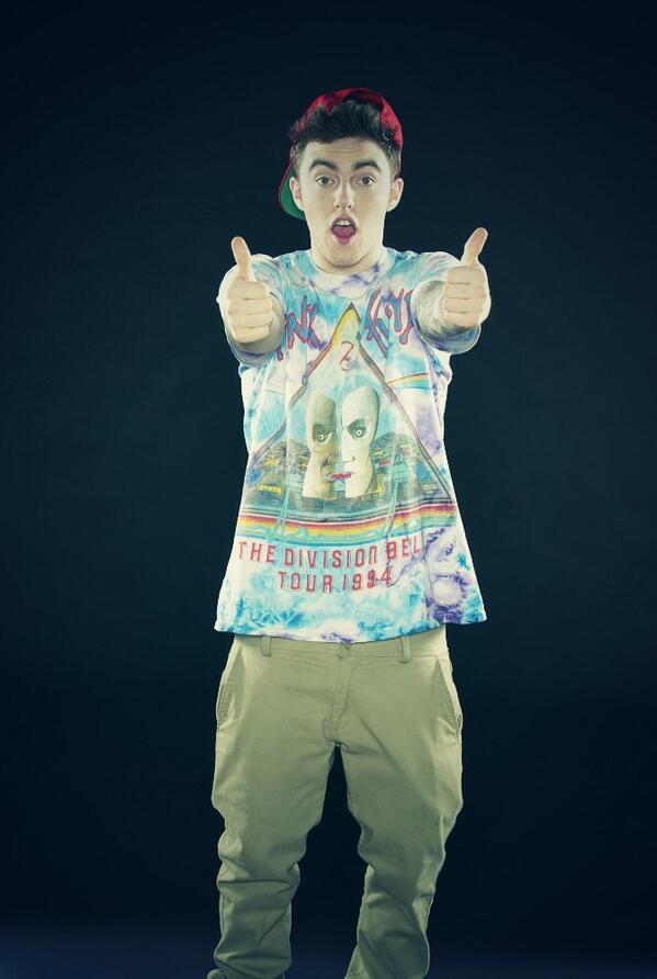 DopeApproach's tweet image. Mac Miller always dressed in dope clothes! His sense of style is definitely fresh.