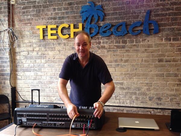smallbiztechguy's tweet photo. On air from 10:00 syd time. 88.7 fm live from tecbeach manly http://t.co/tILdNmr9rc