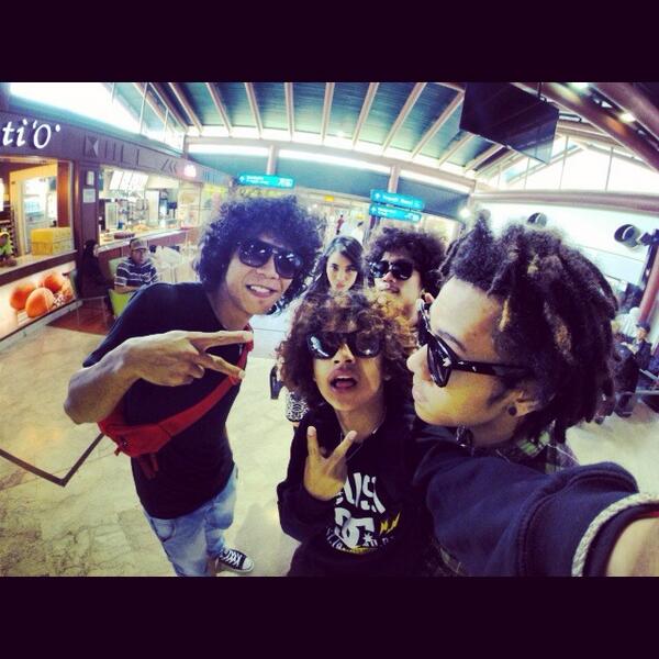 bastiansteel's tweet photo. ✌️✌️#peace http://t.co/YAUXxMHaeG