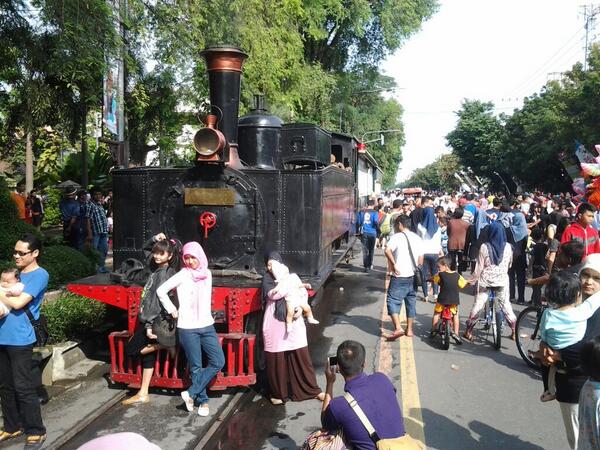 SOLOne_DEWE's tweet photo. sepur kluthuk nggih min nami sanesipun ? "@AgendaSOLO: Kereta uap Jaladara http://t.co/j5989drU8C"
