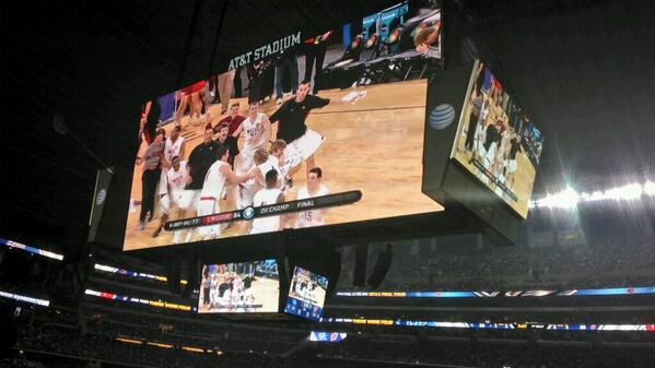 2014 #NCAAD2 Men's Basketball National Champion @UCMMULES recognized on <a href="/ATTStadium/">AT&T Stadium</a> BIG boards at  #FinalFour