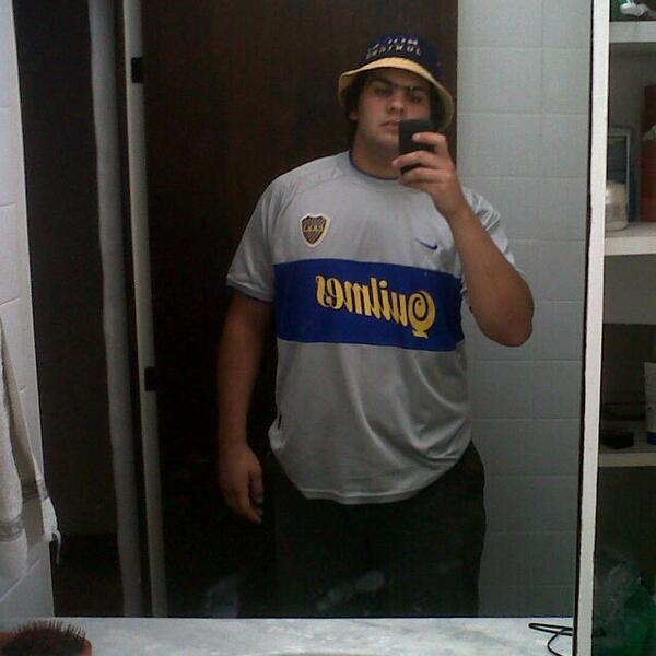 BigMacFest's tweet photo. Traido directamente del barrio de la boca, el Mauro Vago. Costo caro el chori y la coca pero lo conseguimos http://t.co/2KEeg0BTRe