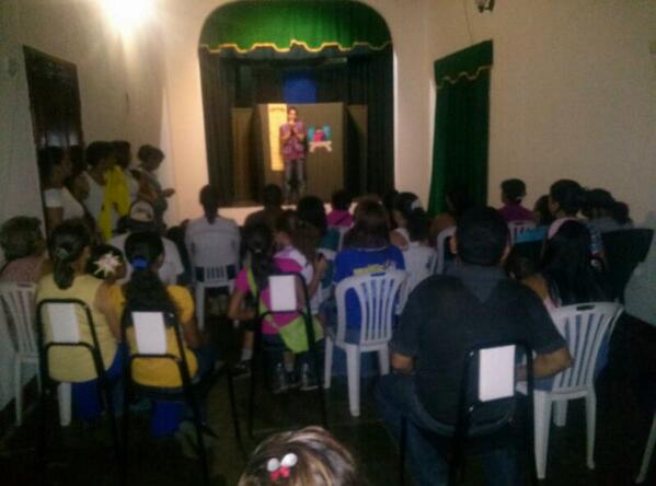 carabobocultura's tweet photo. Familias d Tocuyito disfrutaron d  teatro sede sol y luna #SNCulturasPopulares #CaraboboSinViolencia @descolonializa http://t.co/U1exYv3B9z