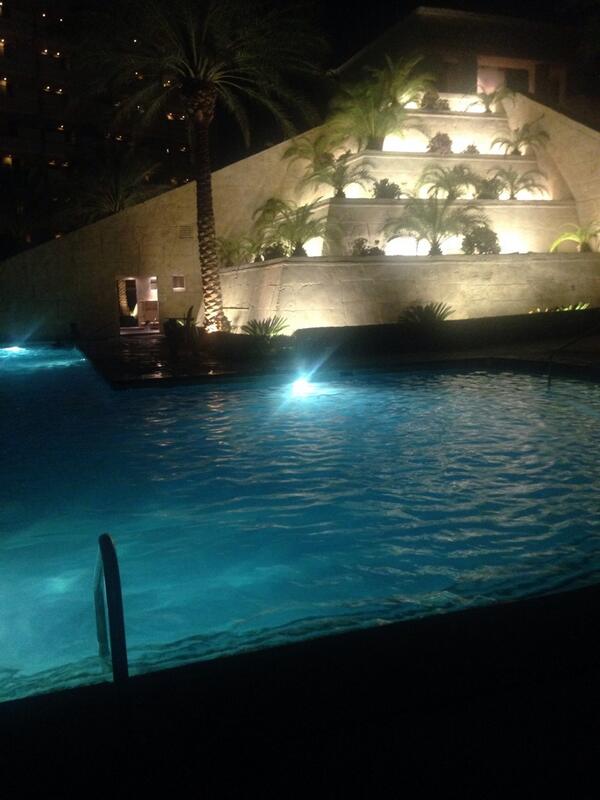 Tessa_Kaye's tweet photo. Yay for pretty poolz &amp; bestie friendz @Sidurf_ http://t.co/6LUCPceTyB