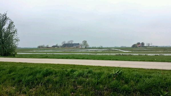 Dit uitzicht hadden we toen we nog in Groningen aan de Wolddijk woonden. Mooi. @Noorderhogebrug