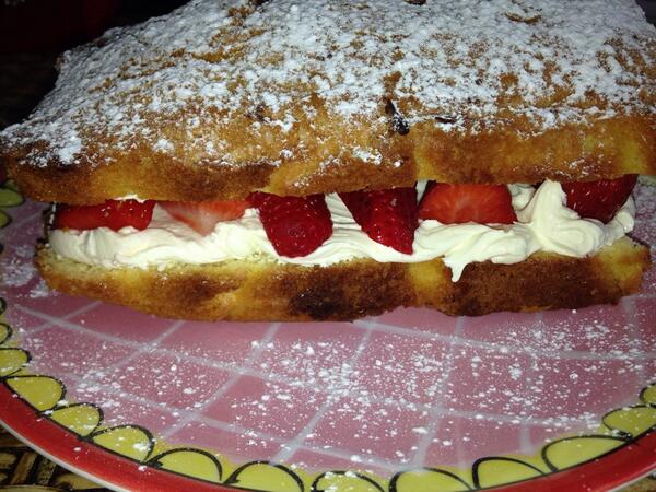 Victoria sponge met aardbei #yammie