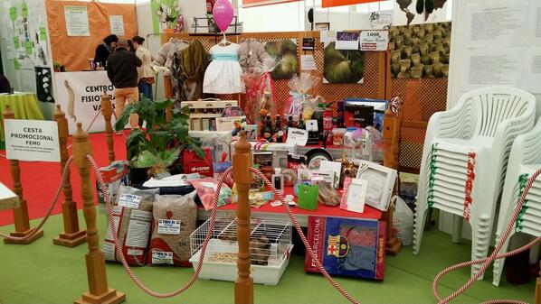 FEMOferia's tweet photo. Cesta promocional FEMO realizada con productos donados por las empresas expositoras. #FEMO2014 @FEMOferia http://t.co/l4C3jBVuWO