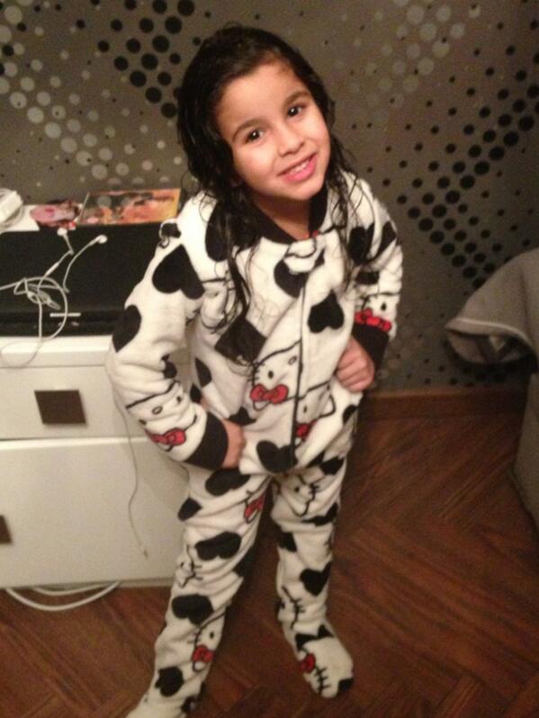 danaram21's tweet photo. @RoyaMahfouz the onesies👌😂 http://t.co/kNPzDg8MJW