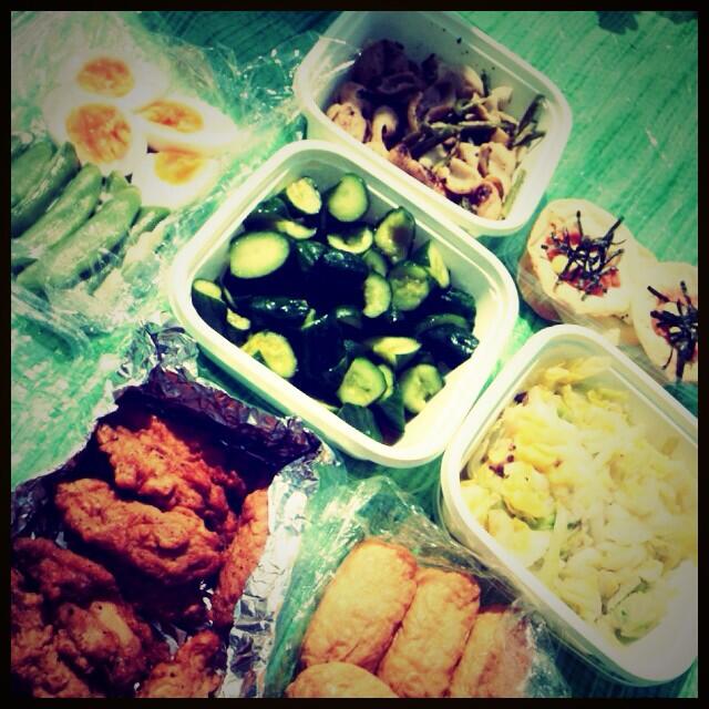 みんなで持ち寄り。 http://t.co/2m02mYKSiH<a href="/tag/feelon"class="tags"><span>#feelon</span></a>