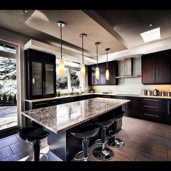 KatelynnGervais's tweet photo. Luxury Kitchen #home #luxury #inspiration @LUXURYPlCTURES @luxuryIiving @TelegraphLuxury @FTLuxury360 @Pursuitist http://t.co/pMbpAnRVDH