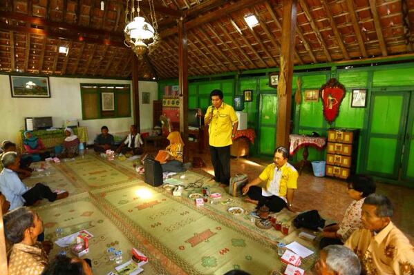 pinkytya's tweet photo. Pilih Wakil Rakyat yg mendengarkan masukan konstituennya - Caleg DPR RI DI Jogjakarta Partai @Golkar5 Nomor Urut 5 http://t.co/zTnvGcOMOm