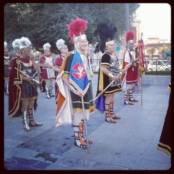 JoseMariaCamara's tweet photo. Como cada domingo de pregon la OJE y el Tercio Romano despiertan a Cieza y llaman a los cofrades a las calles. http://t.co/AyCCsbP5kM