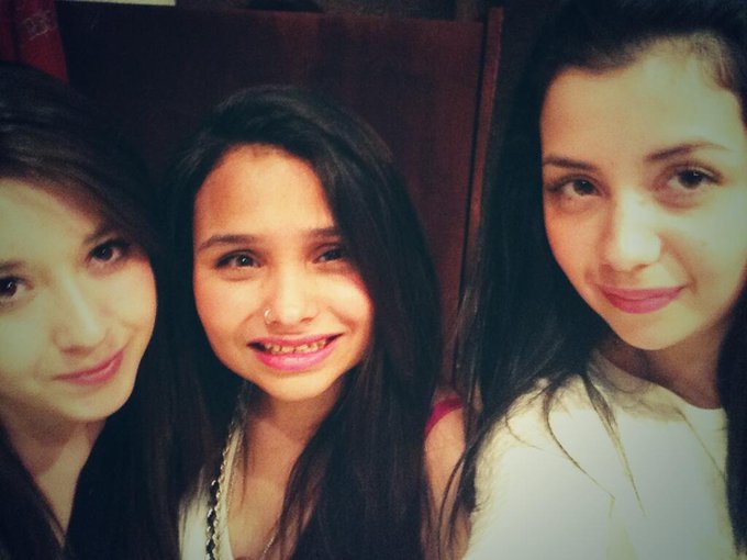 Cuando llegan personas como ellas a tu vida ya no necesitas NADA m&aacute;s 😊 http://t.co/Zvy1WPrYpT<a href="/tag/nfl"class="tags"><span>#nfl</span></a><a href="/tag/freepick"class="tags"><span>#freepick</span></a>