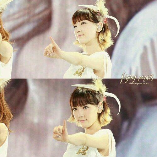 only9irls's tweet photo. "Give me your pinky and promise that you will never ever leave this fabulous fandom" :) #소녀시대미스터미스터 #소녀시대 http://t.co/kMLpf4tTBD