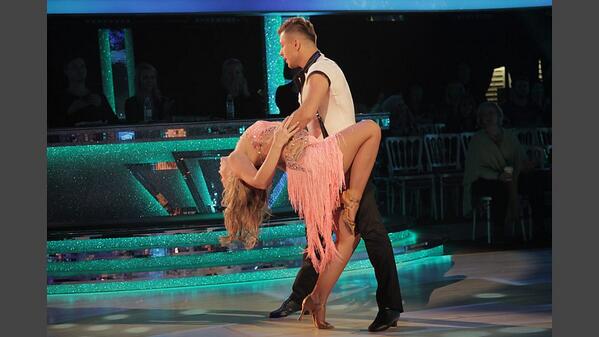 DailyDanceVideo's tweet image. Our #DanceOfTheDay is @KimberleyJWalsh &amp;amp; @PashaKovalev's stunning ChaCha on @bbcstrictly 2012! danceoftheday.net/2014/04/kimber…