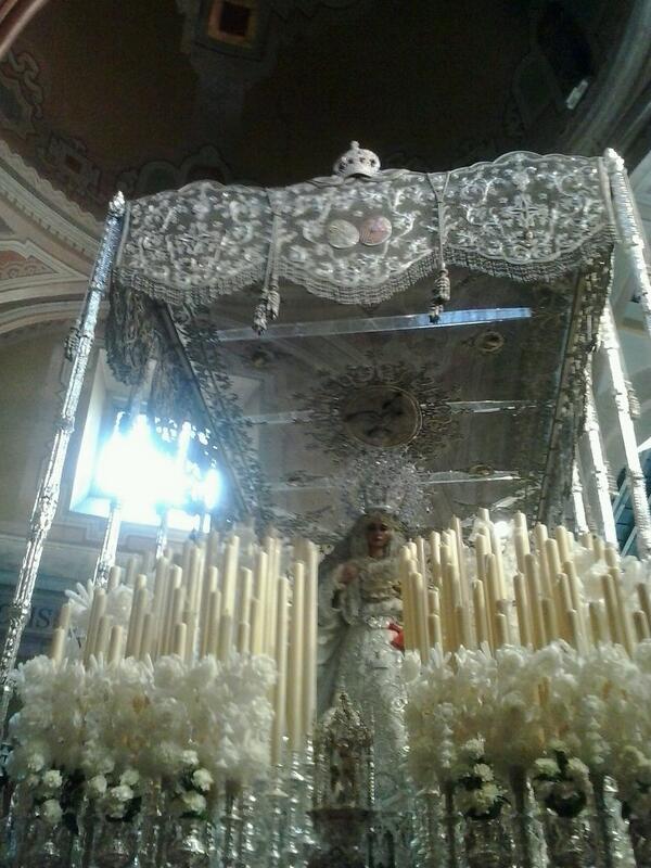 HermandadPaz's tweet photo. Ya se encuentra nuestra Madre en el Altar Mayor de nuestra parroquia http://t.co/OH3w4hC3EU