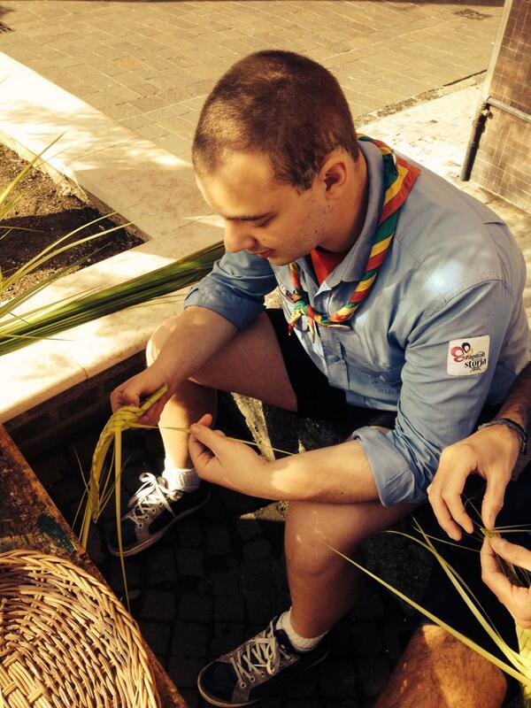 cogoleto1's tweet photo. anche #buschi ha imparato a fare le #palme!
#domenicadellepalme @routenazionale http://t.co/PXIVHCuDeZ