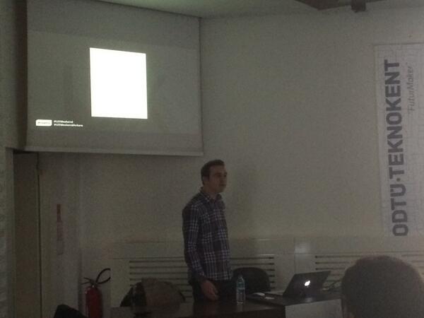 TRdeGirisim's tweet image. Konuşmacımız .@rssems Tasarım süreçleri hakkında bilgi vermeye devam ediyor. #uxweekend #uxweekendankara