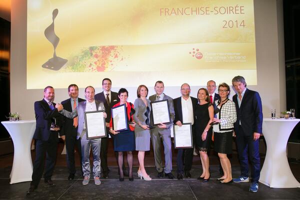 coxorangevienna's tweet photo. RT @CarinaFelzmann: #Palmers hat gewonnen! Den heurigen Franchise-Award als bester Franchisegeber. http://t.co/XdrobIV4dq