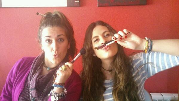 ejerciciosestil's tweet photo. Maquilladoras #lomejordeti http://t.co/4rpgL7SPpy