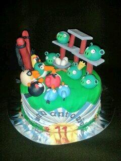 DolceMarie86's tweet photo. Tarta de Angry birds!! super divertida http://t.co/07iNZXkcKm
