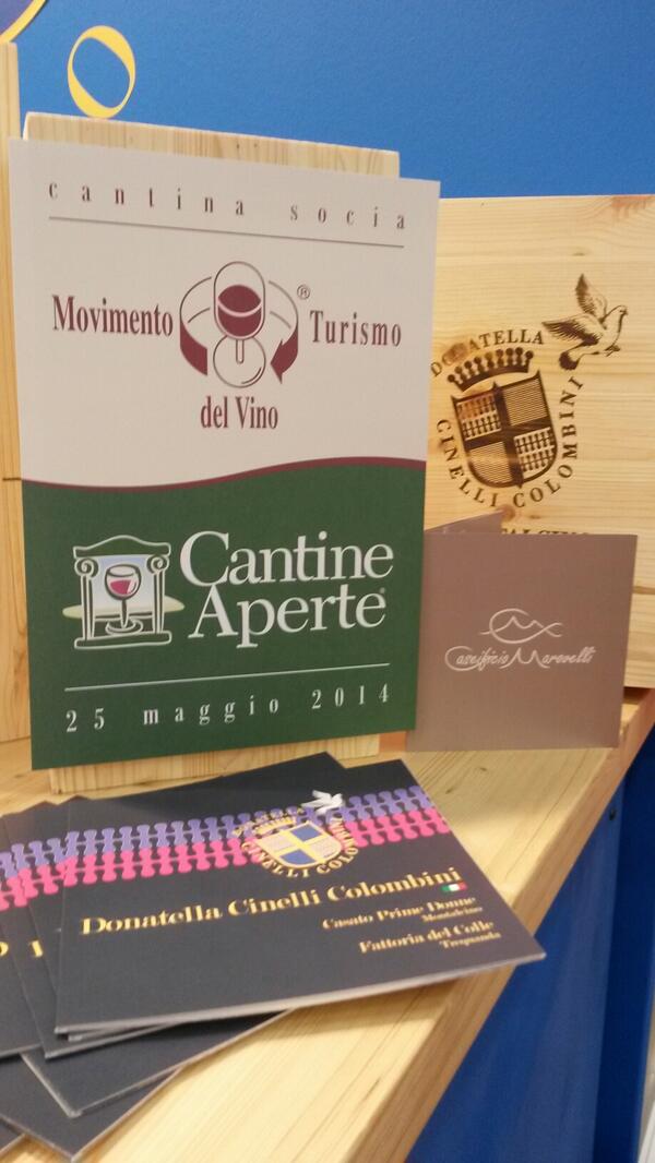 news_donatella's tweet photo. #Vinitaly2014 apre le porte al popolo del #vino! Pronti ad assaggiare i migliori vini?  http://t.co/Qj3OKbQDlP http://t.co/POo95qiMq6