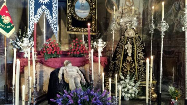 Altar de cuaresma...hoy misa de los Hermanos Mayores Honorarios.