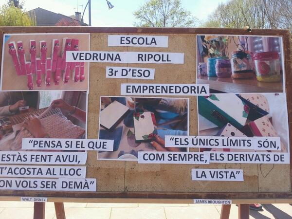 montserratjimvi's tweet photo. Joves emprenedors a la Fira 40hores.@el9nou @PereCosta22 @jordimunell @carlesarmengol @CarlesCapde http://t.co/PuE42O9crD