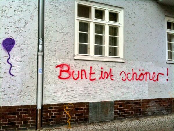 Bunter ist schöner!
#streetart #sonnenallee #berlin