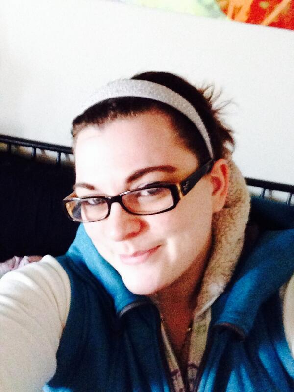 asharp86's tweet photo. #iamhot #25kselfie getting ready for work but wait need to take a selfie lol http://t.co/Pve3OnhRtT