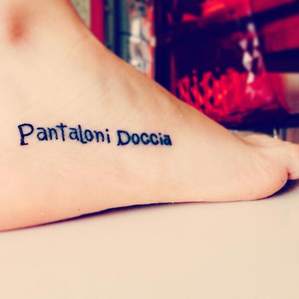 LaSimonanza's tweet photo. This is the #new #tattoo of my #sister! "#shower #shorts!" (in italian) @zachbraff #scrubs #italiangirl #JD #ink http://t.co/Sq5V5RJtBV