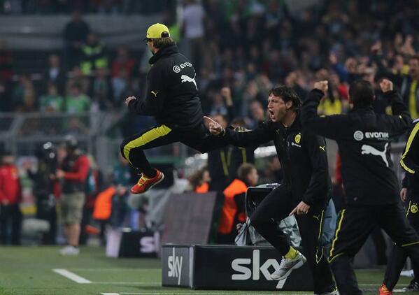 Desmo_fut's tweet photo. Festejar un gol, nivel: Jürgen Klopp. #bvb http://t.co/BHoPyDD5dj