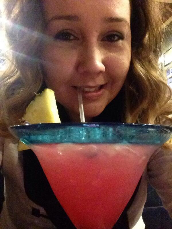 JESSiiLYN's tweet photo. Blueberry pineapple margarita...
Yes I think so 👍☺️ http://t.co/OvBCozwBG2
