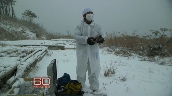 60Minutes's tweet photo. Why this Fukushima survivor keeps going back to find his daughter’s body. Tonight: http://t.co/cEQpISo4ZN http://t.co/ZJYWxyoFA0