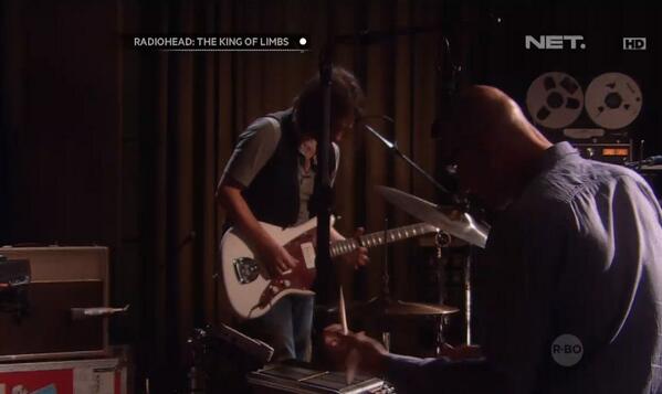 mdtvindonesia's tweet photo. Here it is, what you've been waiting for: Radiohead The King of Limbs, Live from The Basement. Enjoy! #RadioheadOnNET http://t.co/AI8EEBKf5z