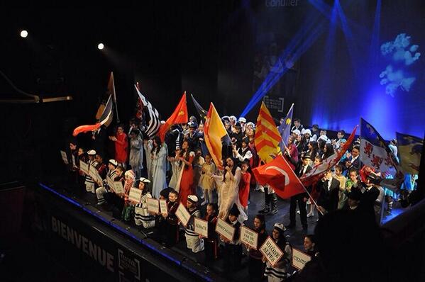 Paris, sevgi dilinde buluşuyor. Fransa'da salonlar dar geliyor #BirleşenGönüllerParis