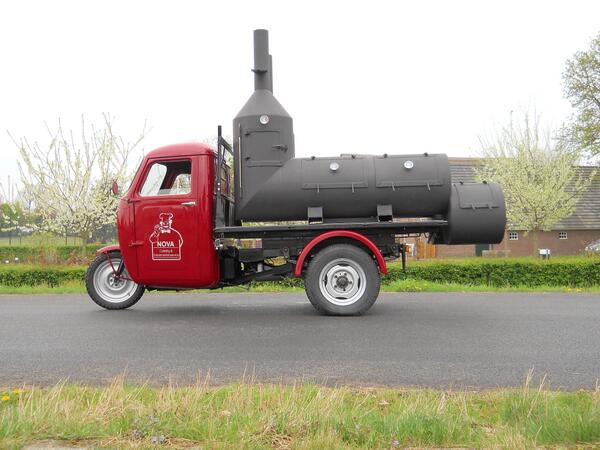 De #nieuwe #bbq #Barbecue #motoguzzi #feest #party #gezelligheid #totaalverzorging