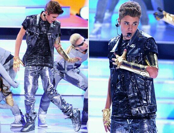 BieberGalaxyz's tweet image. IF YOU SEE THIS ON YOUR TIMELINE YOU BETTER RT #JustinHitsTCAs2014