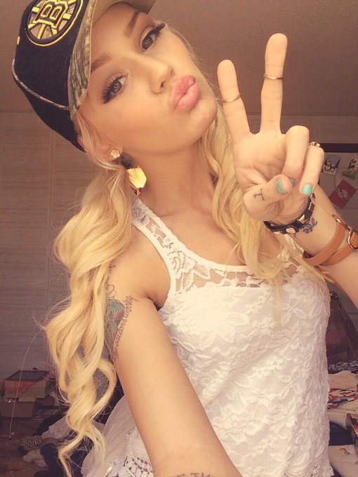 Lisa Marie’s pics and videos