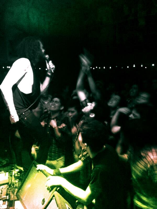 APOLOmx's tweet photo. ¡Muchas gracias Morelia! LLENO TOTAL . ¡Nos vemos pronto! #RockNRoll http://t.co/curGO4Hvg8