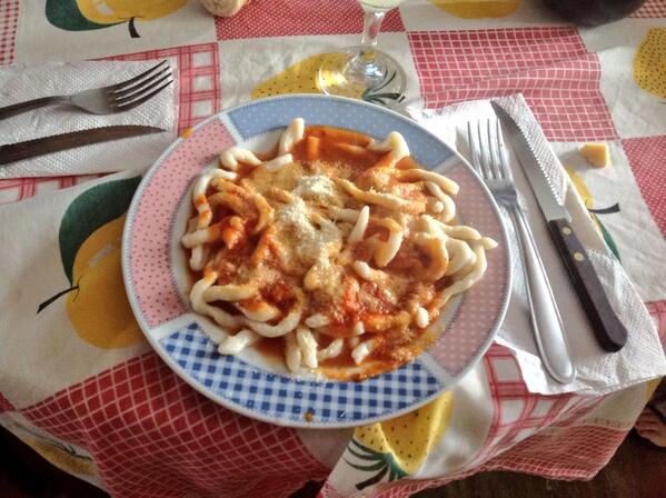 flor__vera's tweet photo. Ricoooooo mmm... #food #fucciles #uncle #home #lunch http://t.co/WrZo9J89Cf