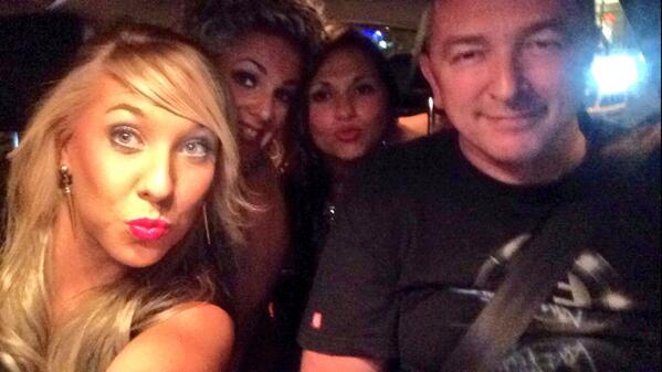 Gem020890's tweet photo. Love this! Haha #taxiselfie @AmberPepper1 @kyliebohanna http://t.co/G55G02GUrq
