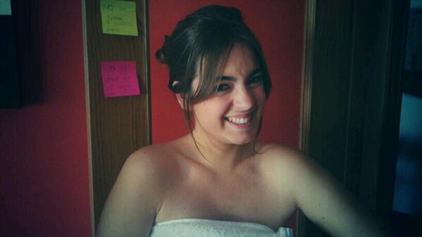 ejerciciosestil's tweet photo. RT si quieres que María se quite la toalla #lomejordeti @mejordeti http://t.co/GVRALMEGKW