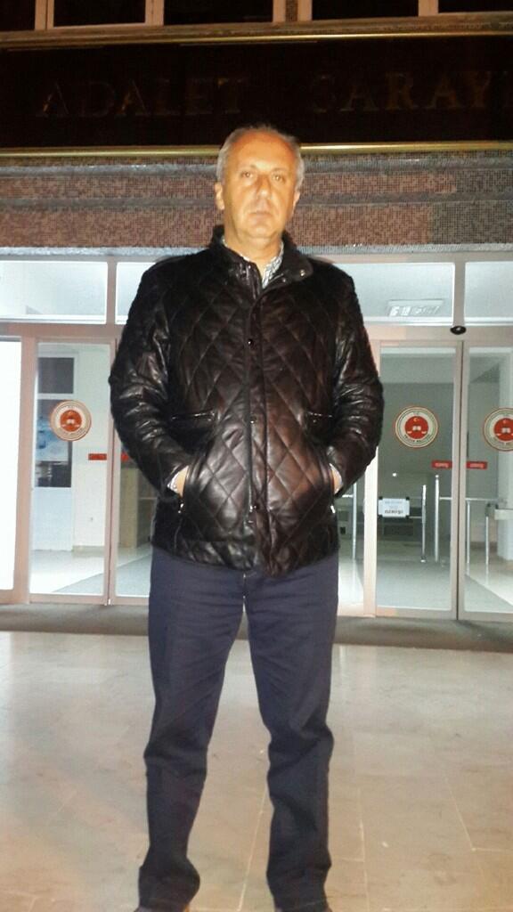 Yalova Adliyesi önünde tek başıma mazbatayı bekliyorum, Melih'e verdiniz, Vefa'nın mazbatasını istiyoruz @VefaSalman